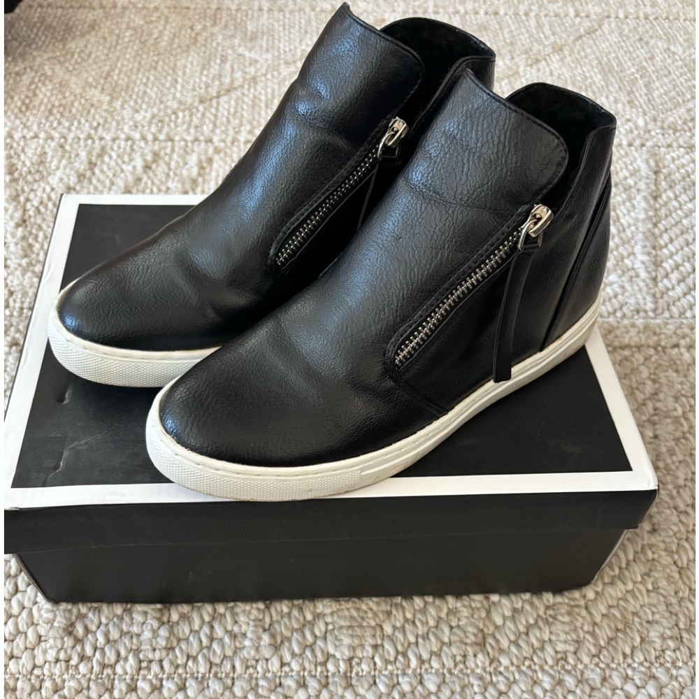 Novo women’s sneakers size 6.5